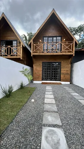 Chales no rio vermelho com entrada e parcelas