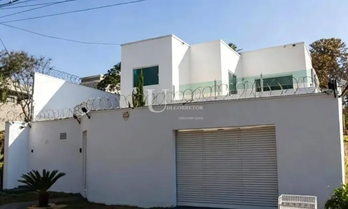 Casa Jardim Karaiba - Otima Localização - 5 quartos - Sendo 2 Suítes - Cozinha com armário