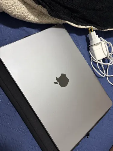 MacBook M2 256GB