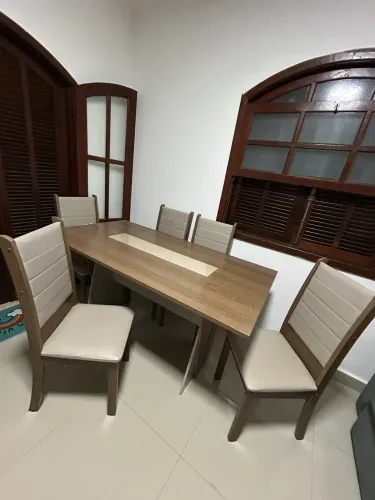 Mesa com 5 cadeiras