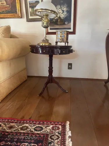 Mesa lateral- antiquário