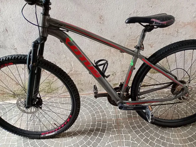 Bicicleta lótus em perfeito estado ,pneus bons só ter que arruma pedal que tá folgado.