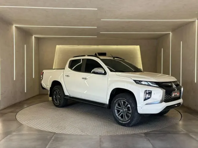 Mitsubishi TRITON HPE-S 2.4 CD 4X4 TB Diesel Aut. 2022