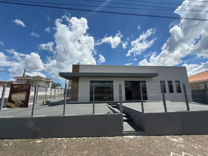CASA COMERCIAL PARA LOCAÇÃO NO BAIRRO ÓRFÃS