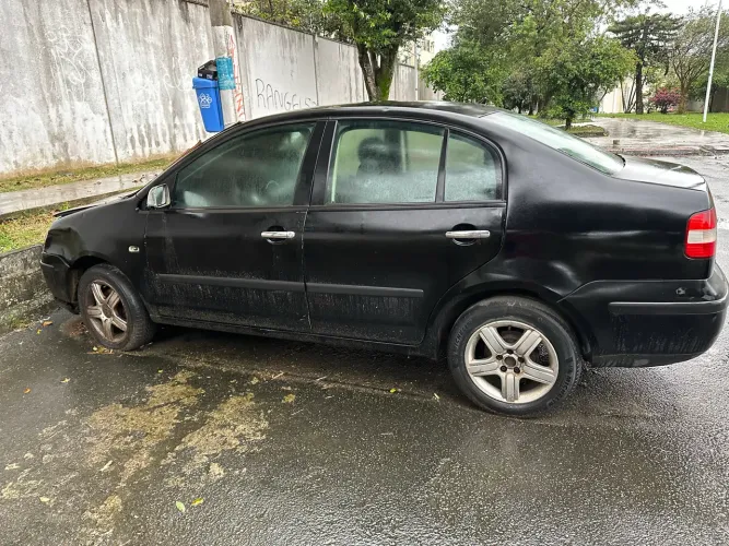 Volkswagen Polo Sedan 1.6 MI 101cv 8V 4P 2005