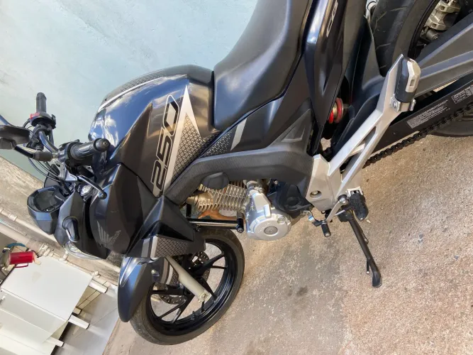 HONDA CB TWISTER 250 (2022) - PNEUS RECÉM TROCADOS