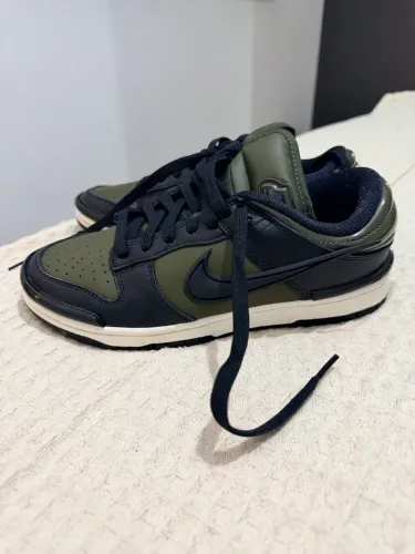 Tenis Nike dunk Verde com preto
