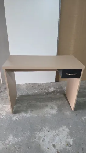 Mesa escritório com gaveta 