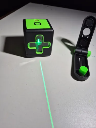 Nível a Laser 2 Linhas Verde com Base Ajustável Magnética Recarregável
