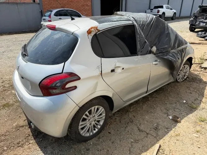 Sucata Peugeot 208 batido peças usadas