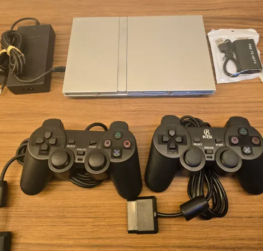 PLAYSTATION 2 SLIM PRATA (LEITOR FUNCIONANDO)
