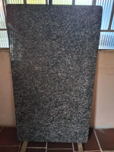 Pedra de mesa granito semi nova