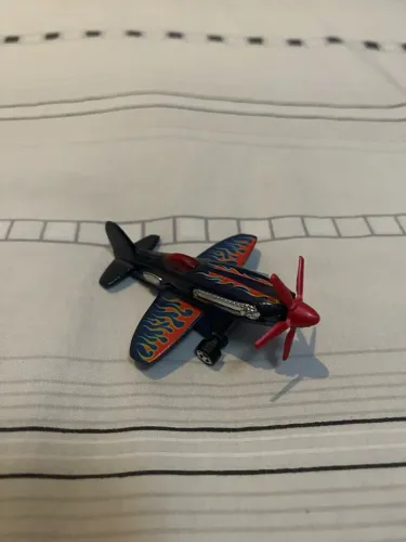 Avião hotwheels