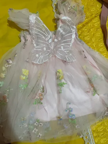 Vestido infantil floresta encantada com assa de borboleta
