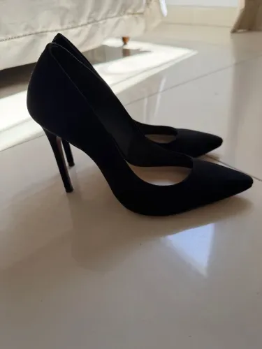 Scarpin Schutz camurça (TAM: 34)