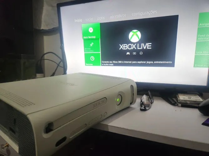 Xbox 360 fat com controle, cabo de alimentação e cabo hdmi