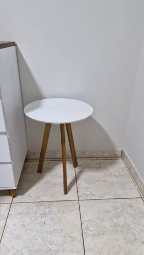 Mesa lateral tripé