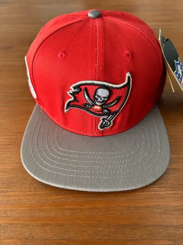 Boné Tampa Bay Buccaneers Pro Standard 2Tone Snapback - Vermelho/Cinza