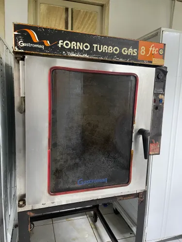 2 fornos industriais brinde 1 armário de pães e 10 chapas