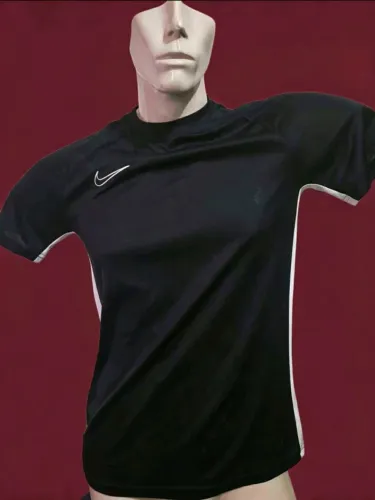 Camiseta Nike preta tamanho M
