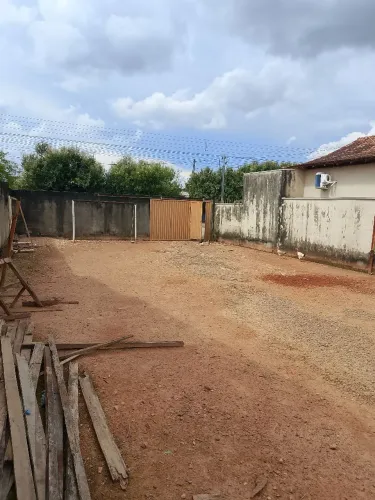 TERRENO À VENDA