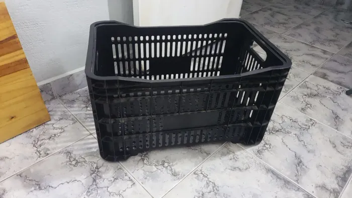Caixote Plástico Preto - Tipo Feira - Resistente