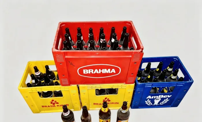 4 engradados de cerveja com cascos secos