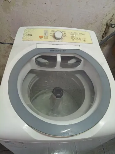 Máquina de lavar funcionando 12kg 