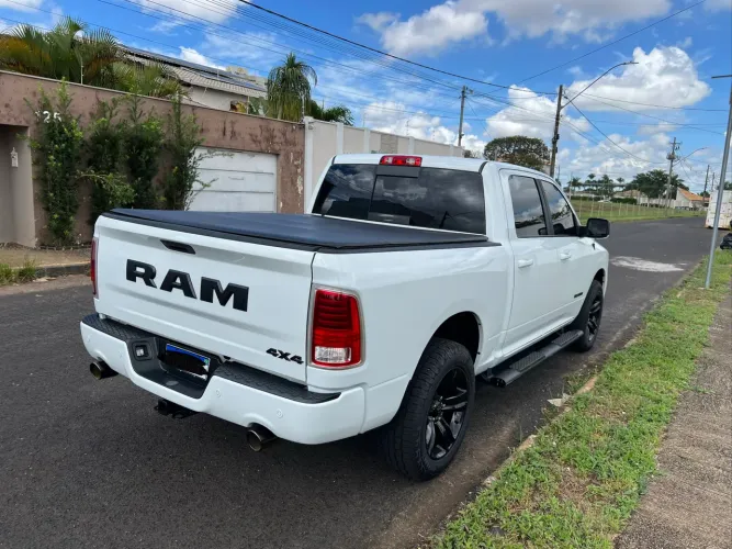 Ram Classic Laramie Night Edition 5.7 V8 16V Gasolina 4X4 Aut. 2023