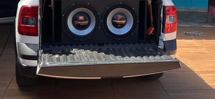 Vendo subwoofer tornado 3000