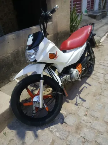 Moto muita bonita toda.em dias