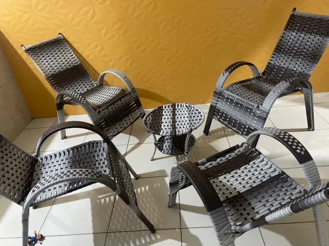 Vendo esse kit de cadeiras só foi usado um mês