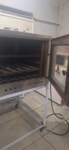Forno industrial e utensílios para padaria