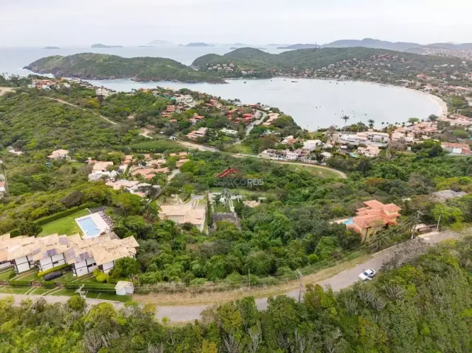 Terreno Residencial 1.800 m² à Venda na Ferradura, em Búzios