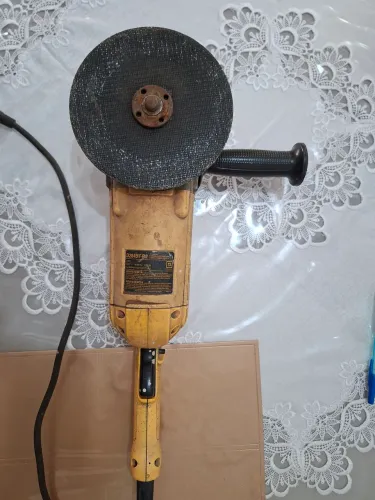 Disponho a venda esta esmerilhadeira DEWALT D28491 7 polegadas. 