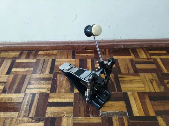 Pedal Single com Sapata de Ferro e Batedor Double Face Prime América