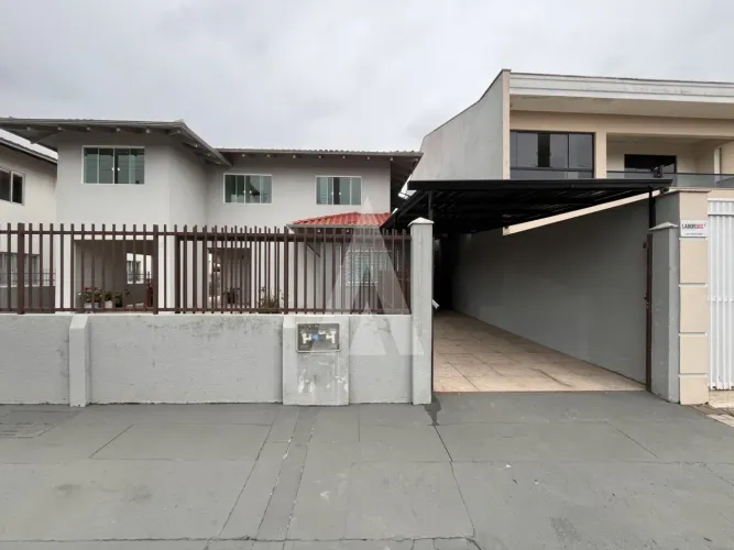 Casa residencial no piso superior com 03 quartos sendo 01 suíte no Boa Vista