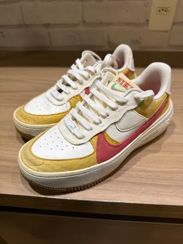 Tênis Nike Air Force 1 feminino (BR 36)