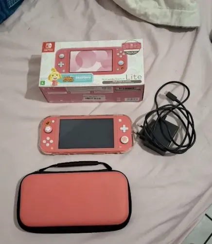 Nintendo Switch Lite Coral Animal Crossing + Cartão SD 64gbs + Acessórios - Impecável