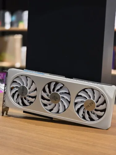 Placa de Vídeo RTX 4060 GIGABYTE Aero Seminova