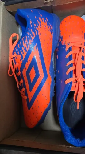 Chuteira umbro 43