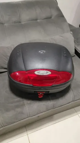 Baú GIVI 46L em ótimo estado 
