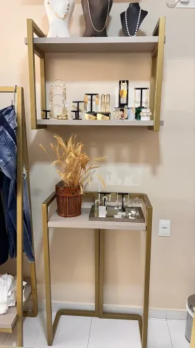 Móveis para loja de roupas