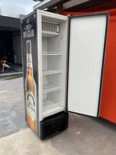 Cervejeira slim Fricon 300Litros