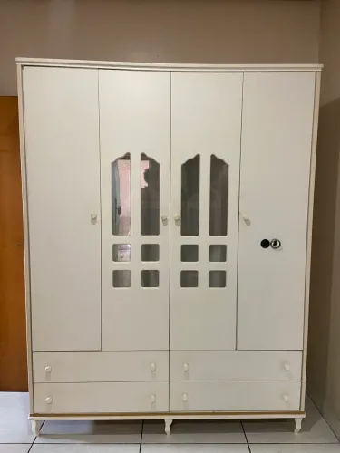 GUARDA ROUPAS - 4 PORTAS E 4 GAVETAS