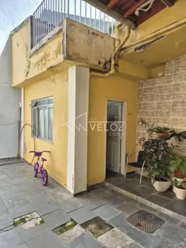 Casa de rua : Duplex / Residencial / Centro