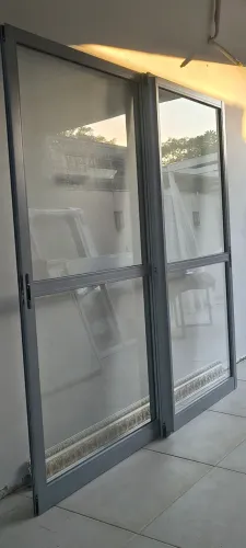 Porta de Alumínio de Correr 2,40m x 2,19m -Tenho 3 Conjunto