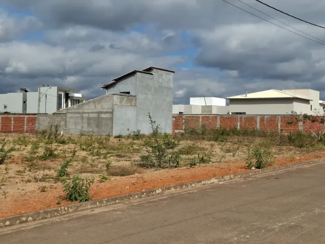 Terreno urbano próximo ao Supermercado Cordeiro Taiobeiras-MG