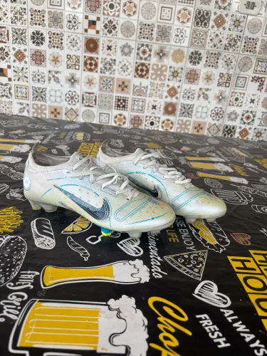 Chuteira Nike Mercurial Número 40 ? usada