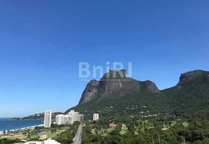 CONDOMINIO NOBRE JUNTO A PRAIA, METRO